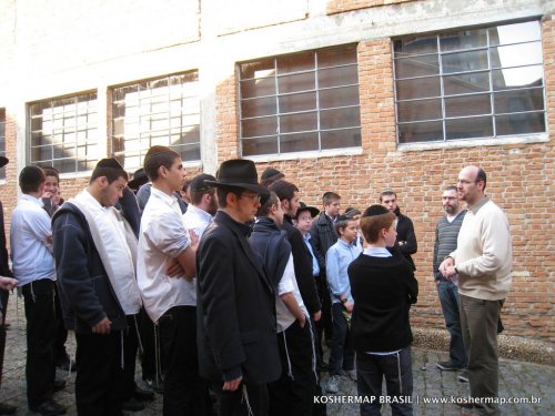 Yeshiva Lubavitch visita a mostra SHOA no Sesc Pompeia