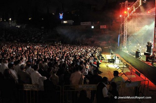 Vídeo Musical e Fotos: Avraham Fried com nova música em Show para dezenas de milhares de pessoas em Israel