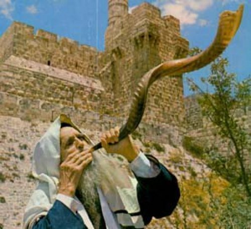 Lembrete do mês de Elul: Escute o Shofar diariamente (exceção do Shabat) e recite diariamente o Salmo 27