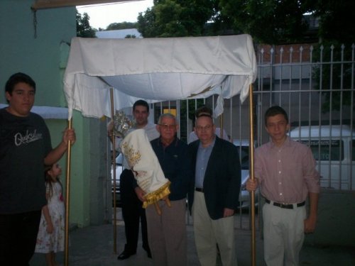 Comunidade Judaica de Minas Gerais também comemorou o recebimento de um novo Sêfer Tora