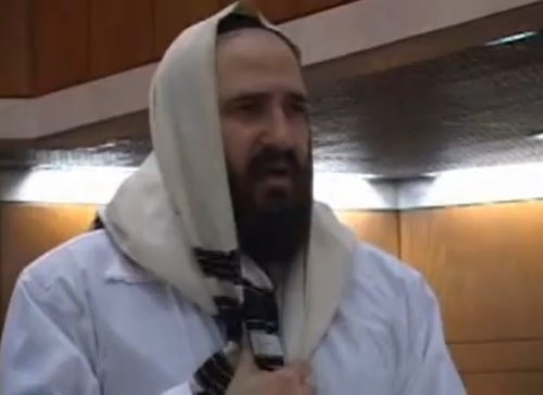 SUCESSO: Vídeo de Kol Nidrei simulado pelo Chazan Laufer do Beit Lubavitch Rio de Janeiro