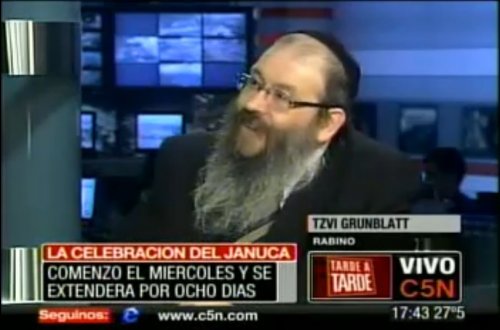 Rabino Tzvi Grunblat explica tudo sobre Chanuká ao Vivo para o Canal C5N da Argentina