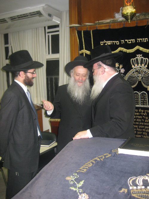 Fotos: Rabino Yossef  Efrati Shlita em Shiur especial de Halachá Lemaasê sobre Psak do Gaon Rav Eliyashiv Shlita no Beit Midrash Meor Hatorá - Kolel Ohel Yossef - Iavne