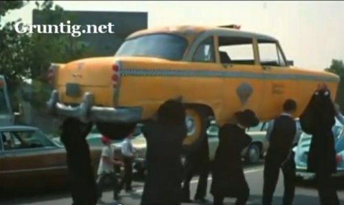 Vídeo: Chassidim de Satmar ajudam Taxi a sair da neve em Williamsburg, Brooklyn, NY, relembrando episódio cômico das Loucas Aventuras do Rabino Jacob 