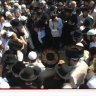 Tragédia: Milhares participam de Funeral de Chassid Breslav morto no Domingo Chol Hamoed Pessach 2011 no Kever Yossef