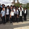 Imagem do Dia: Jovens Brasileiros Comemoram Lag Baomer 2011 na Torre Eiffel de Paris na França