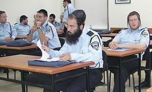 19 Estudantes de Kolel integram a Polícia para Projeto Piloto em Israel