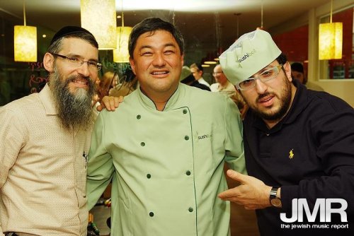 FOTOS: Avraham Fried e Lipa no Brasil - Sushi Bol Kasher é "The Best" para os Astros da Música Judaica