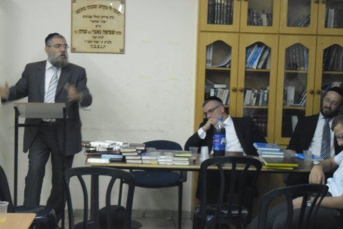 Fique por dentro do Colel Erev Ner Ezra Yerushalaim, sob coordenação do Rabino Moshe Dlin